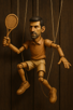 novak-djokovic-pantin-desarticule-pinocchio-ficelles-tennis-bois