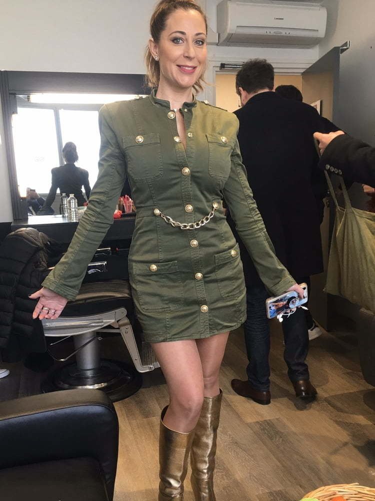 magali berdah magalie robe femme milf j 10 blonde 00000