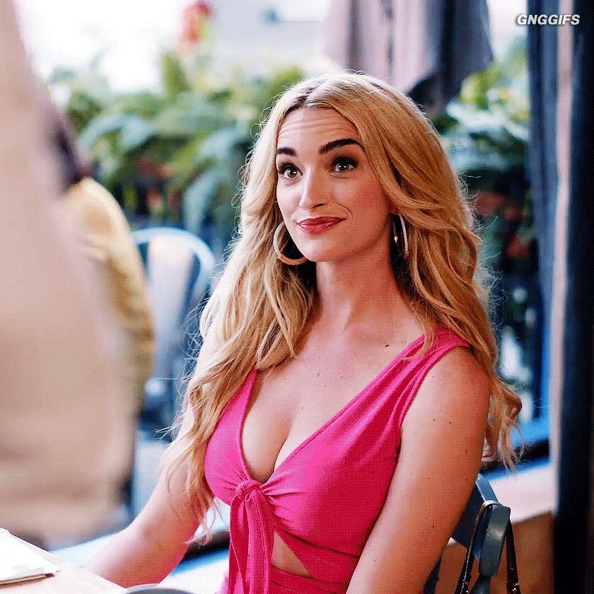 brianne howey ginny georgia milf blonde femme meuf fille