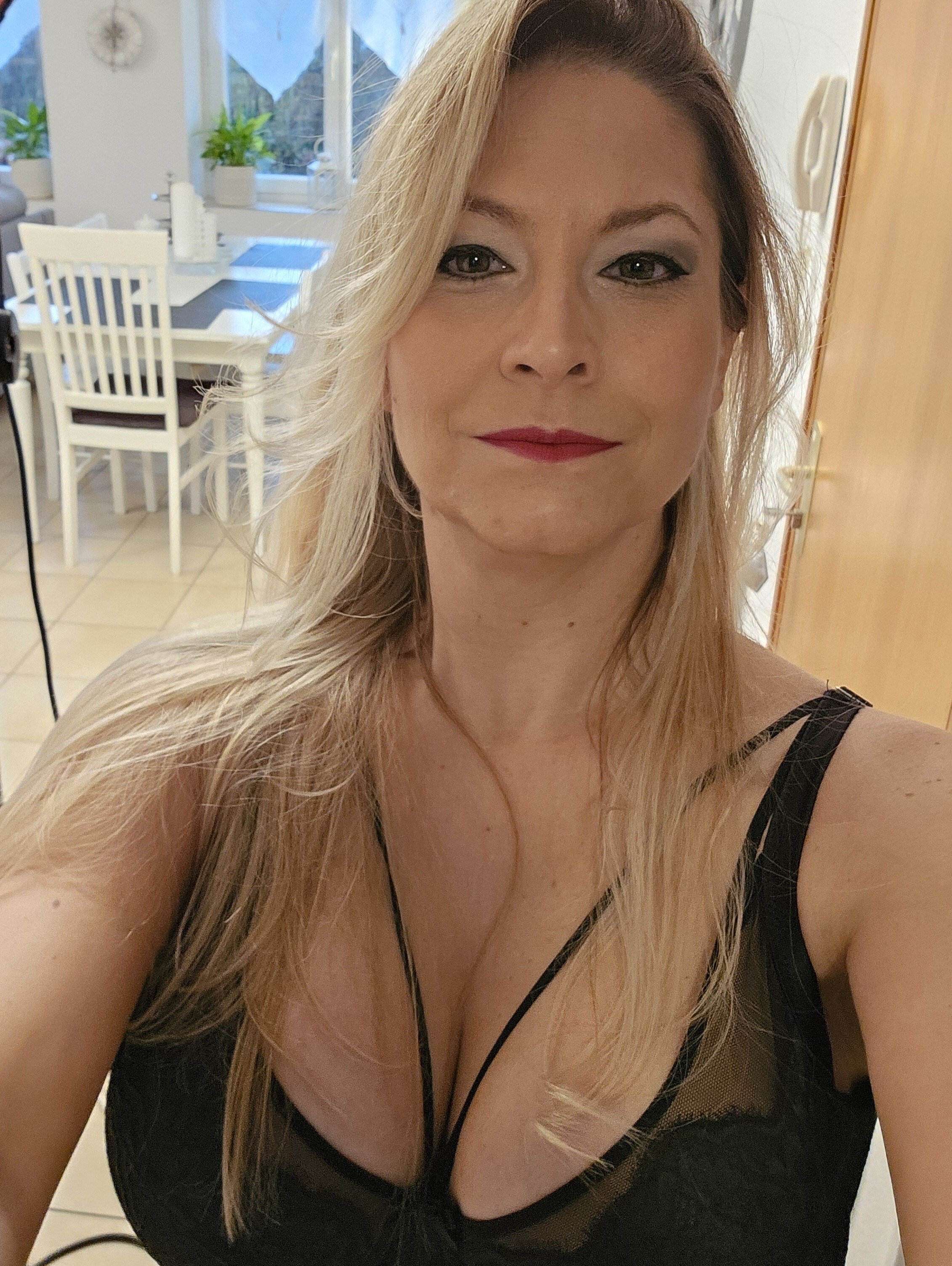 cheyenne duvallon femme blonde milf suisse mature pas mal les bzez 00000