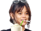 jenna-ortega-coffee-latte-boit-creme-chantilly-paille