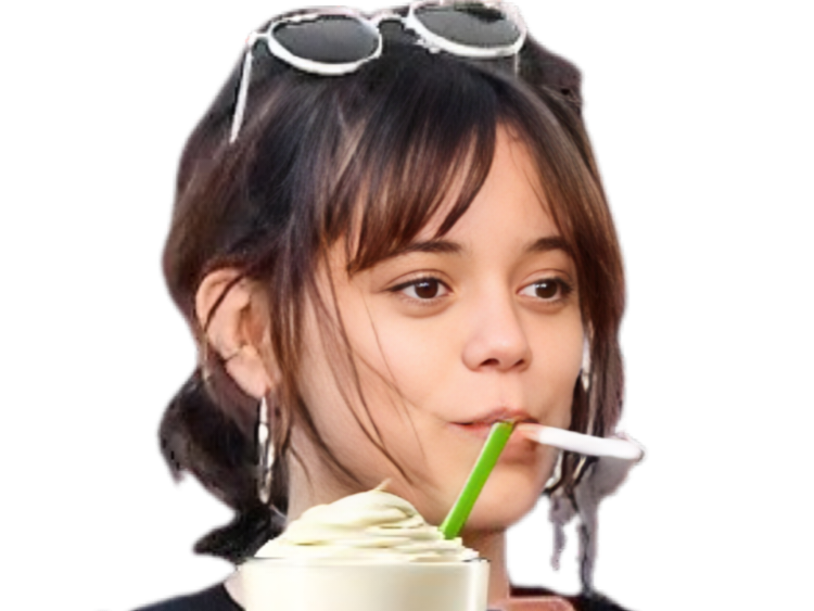 jenna ortega coffee latte boit paille creme chantilly