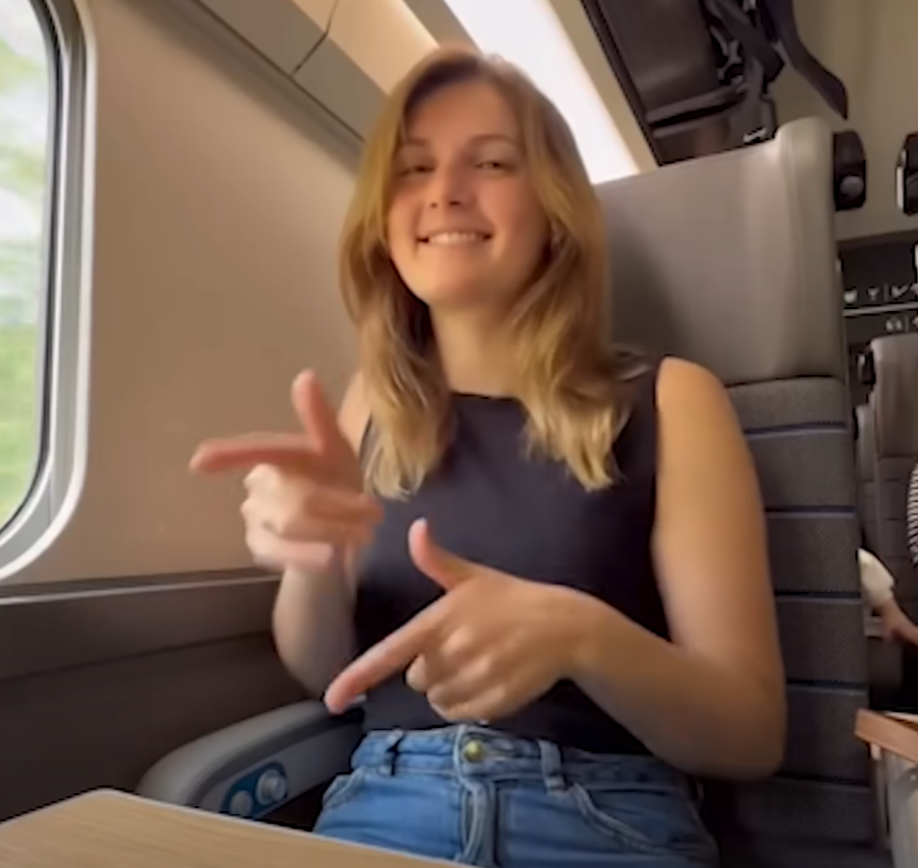 thais descufon teen femme meuf fille droite facho extreme blonde