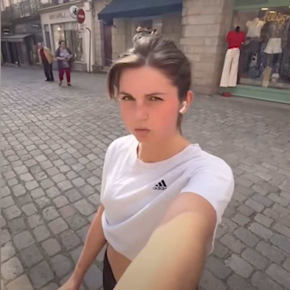 thais descufon teen femme meuf fille droite facho extreme blonde