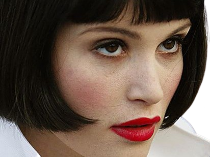 gemma arterton kelly st trinian actrice brune anglaise britannique yeux marron court cheveux noirs