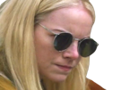 annie-landsberg-maniac-serie-emma-emily-jean-stone-actrice-productrice-americaine-blonde-femme-lunettes-cigarette