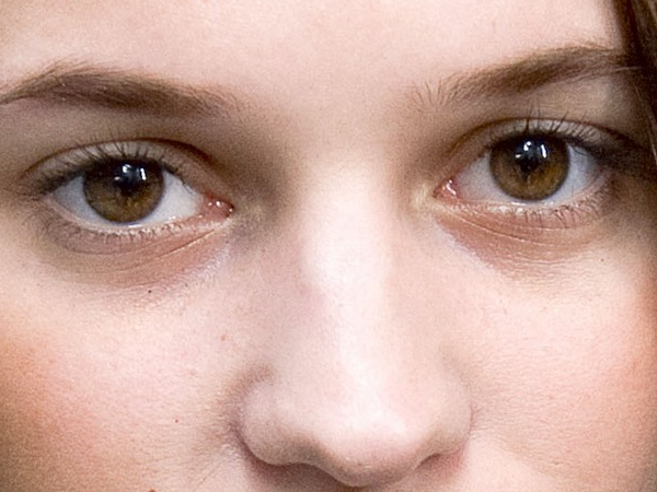 alicia amanda vikander actrice productrice suedoise femme brune yeux marrons vingtaine vingtenaire