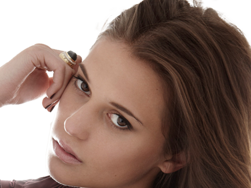 alicia amanda vikander actrice productrice suedoise femme brune yeux marrons vingtaine vingtenaire