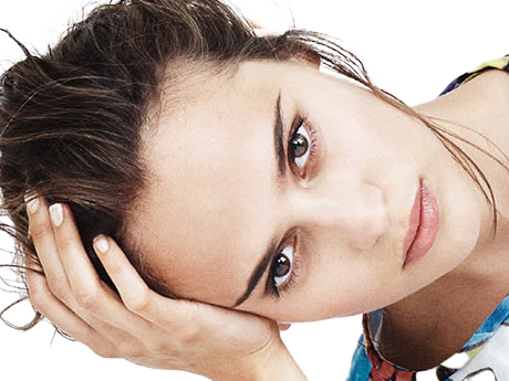 alicia amanda vikander actrice productrice suedoise femme brune yeux marrons vingtaine vingtenaire