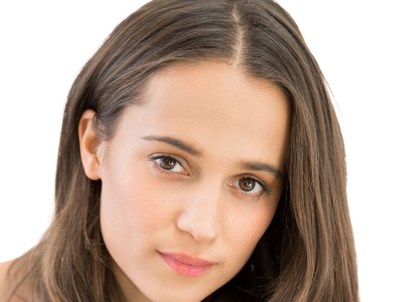 alicia amanda vikander actrice productrice suedoise femme brune yeux marrons vingtaine vingtenaire