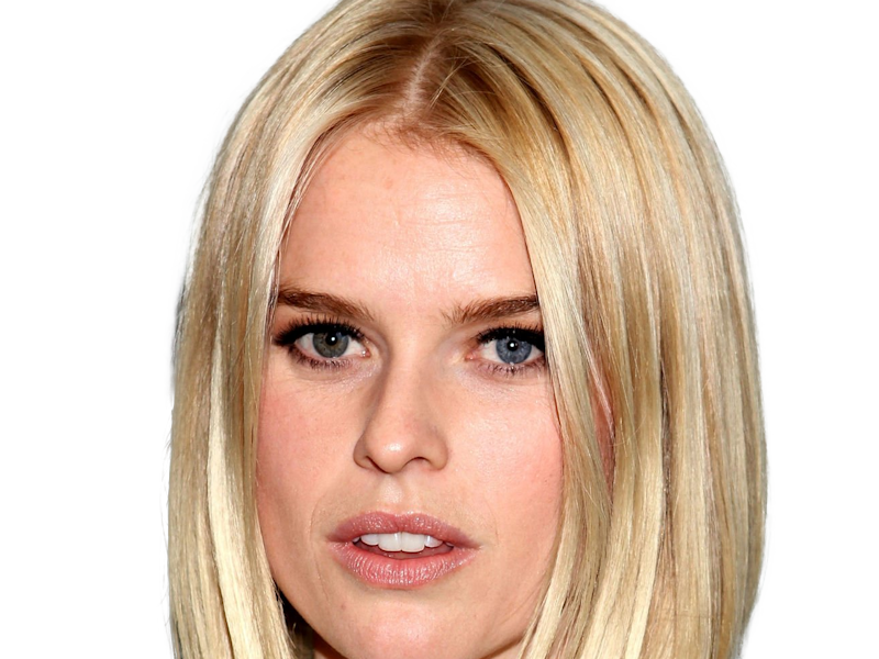 alice sophia eve actrice britannique anglaise americaine femme blonde heterochromie yeux vairons 2010s vingtaine vingtenaire