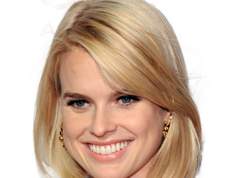 alice sophia eve actrice britannique anglaise americaine femme blonde heterochromie yeux vairons 2010s vingtaine vingtenaire