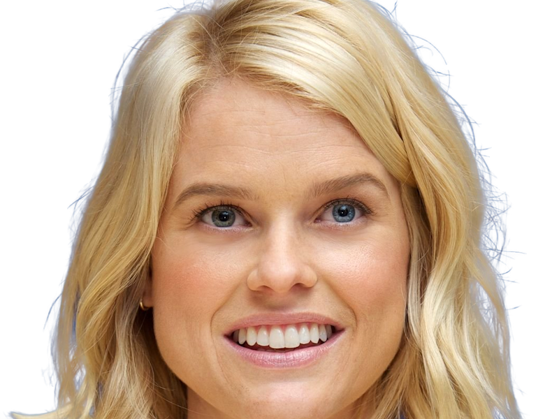 alice sophia eve actrice britannique anglaise americaine femme blonde heterochromie yeux vairons 2010s vingtaine vingtenaire