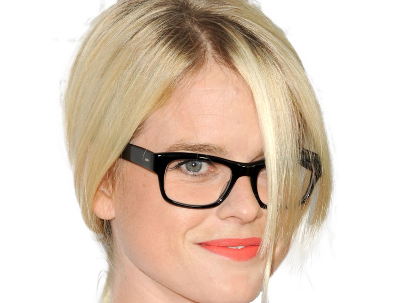 alice sophia eve actrice britannique anglaise americaine femme blonde heterochromie yeux vairons 2010s vingtaine vingtenaire