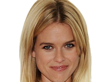 alice sophia eve actrice britannique anglaise americaine femme blonde heterochromie yeux vairons 2010s vingtaine vingtenaire