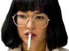 azumi-fujita-sonoya-mizuno-serie-maniac-anglaise-britannique-trentaine-trentenaire-femme-brune-asiatique-japonaise-cigarette