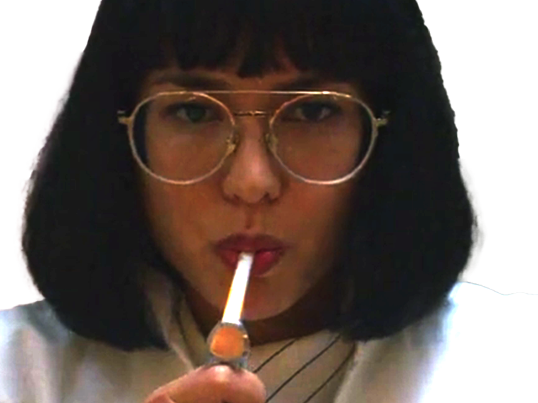 azumi fujita sonoya mizuno serie maniac anglaise britannique trentaine trentenaire femme brune asiatique japonaise cigarette