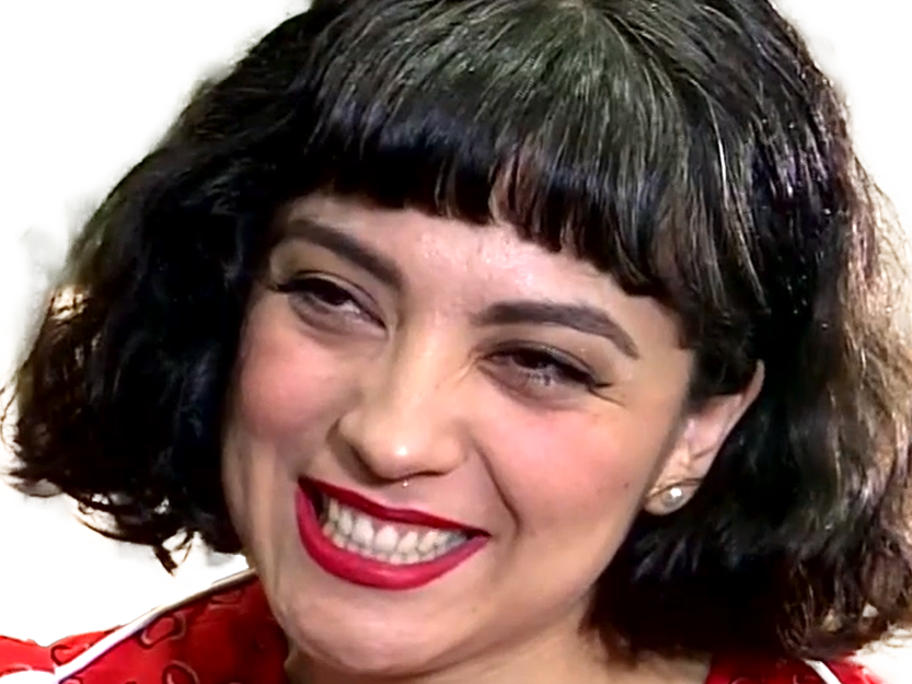 mon laferte norma chanteuse auteure compositrice latine mexicaine chilienne trentaine trentenaire brune femme