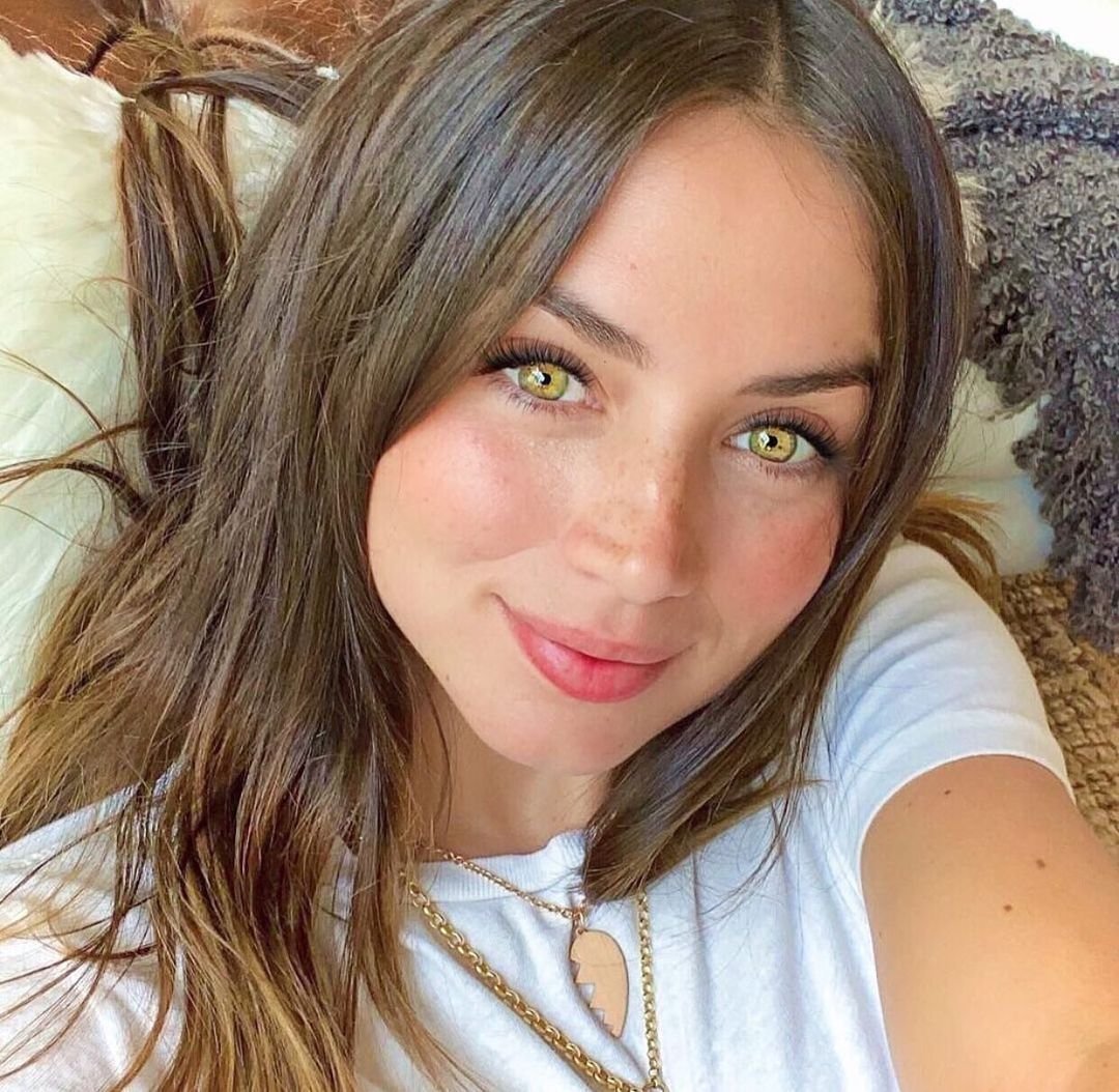 ana de armas femme meuf fille