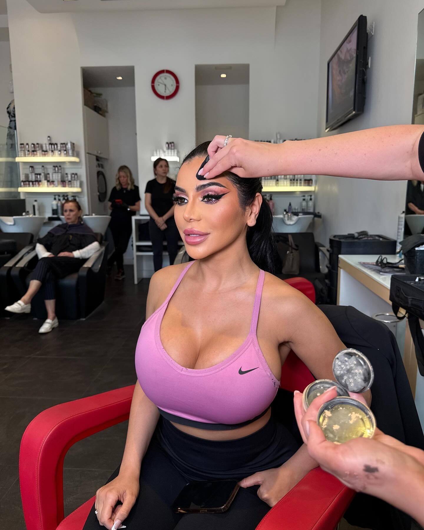 influenceuse soraya riffy agressee snap insta rs arabe qlf femme meuf fille tchoin