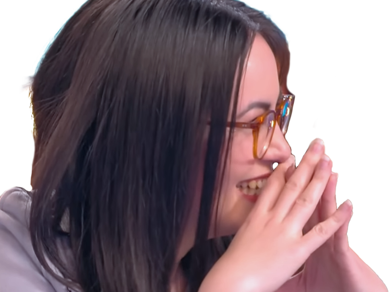 agathe auproux journaliste chroniqueuse francaise vietnamienne asiatique metis tpmp lunettes brune vingtaine vingtenaire 2010s