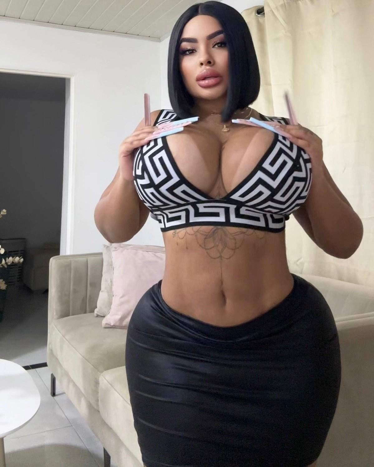 bimbo chirurgie femme meuf fille bzez boule