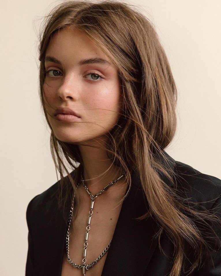 anna zak chanteuse model cute teen russie israel nsfw