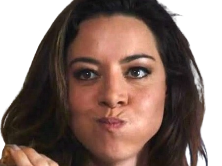 aubrey plaza actrice americaine femme brune trentaine trentenaire peau mat