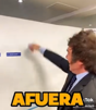 afuera-javier-milei-degage-supprime-costard-patron-cravate-tableau-subvention-social