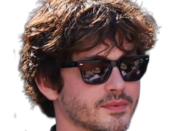 logan wade lerman acteur americain homme vingtenaire vingtaine brun yeux bleus barbu