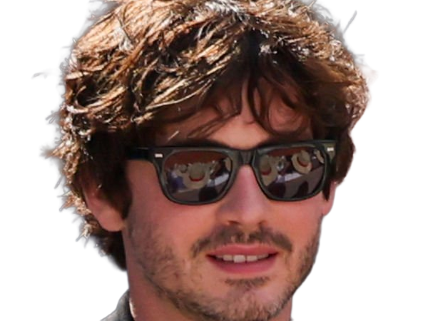 logan wade lerman acteur americain homme vingtenaire vingtaine brun yeux bleus barbu