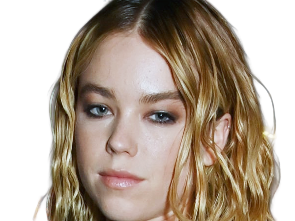 milly amelia may alcock actrice productrice australienne femme vingtaine vingtenaire cheveuxblonds yeuxbleus annees 2020s