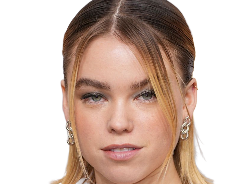 milly amelia may alcock actrice productrice australienne femme vingtaine vingtenaire cheveuxblonds yeuxbleus annees 2020s