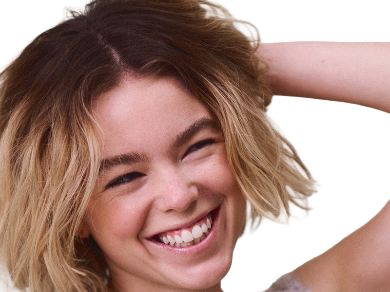 milly amelia may alcock actrice productrice australienne femme vingtaine vingtenaire cheveuxblonds yeuxbleus annees 2020s