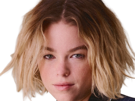 milly amelia may alcock actrice productrice australienne femme vingtaine vingtenaire cheveuxblonds yeuxbleus annees 2020s