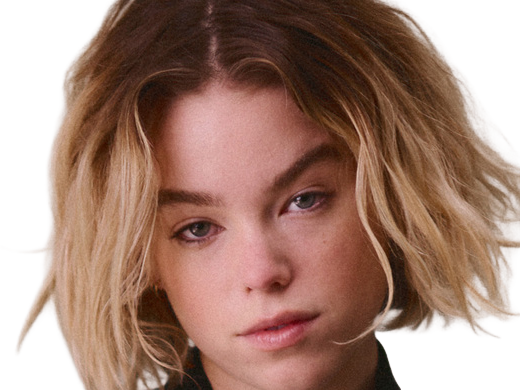 milly amelia may alcock actrice productrice australienne femme vingtaine vingtenaire cheveuxblonds yeuxbleus annees 2020s