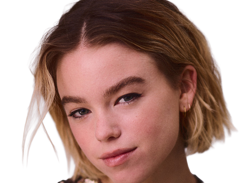 milly amelia may alcock actrice productrice australienne femme vingtaine vingtenaire cheveuxblonds yeuxbleus annees 2020s