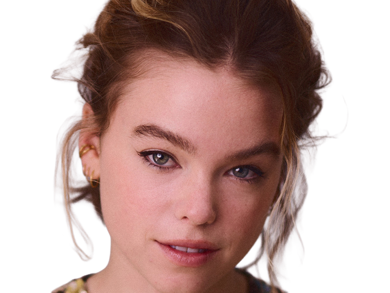 milly amelia may alcock actrice productrice australienne femme vingtaine vingtenaire cheveuxblonds yeuxbleus annees 2020s