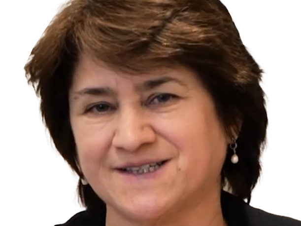 lourdes fernandes concierge gardienne immeuble portugaise femme brune cheveux court cinquantenaire cinquantaine