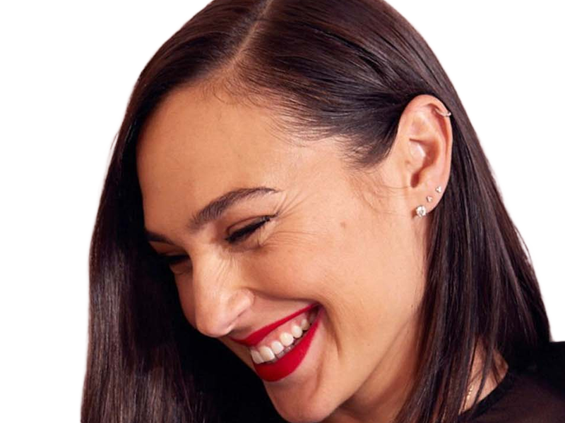 gal gadot actrice productrice mannequin miss israelienne juive femme trentaine trentenaire annees 2020s cheveuxbruns yeuxmarrons
