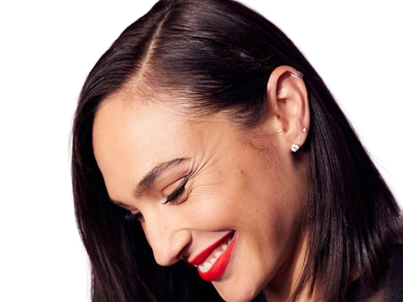 gal gadot actrice productrice mannequin miss israelienne juive femme trentaine trentenaire annees 2020s cheveuxbruns yeuxmarrons