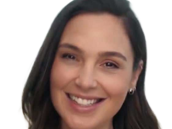 gal gadot actrice productrice mannequin miss israelienne juive femme trentaine trentenaire annees 2020s cheveuxbruns yeuxmarrons