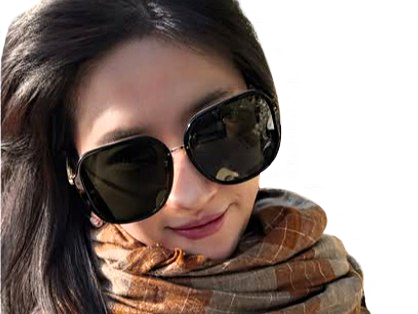 liu yifei actrice chinoise lunettes soleil sourire maline