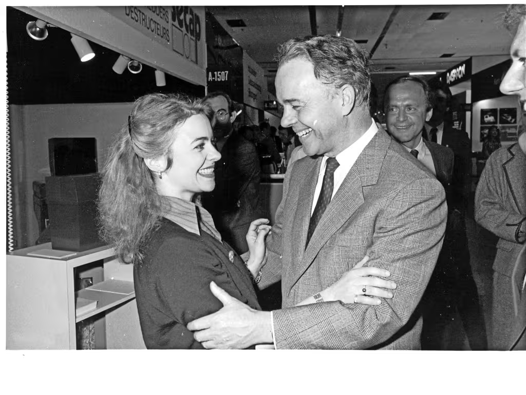 ursula von der leyen jeune femme meuf fille bave 10 sms florian philippot covid