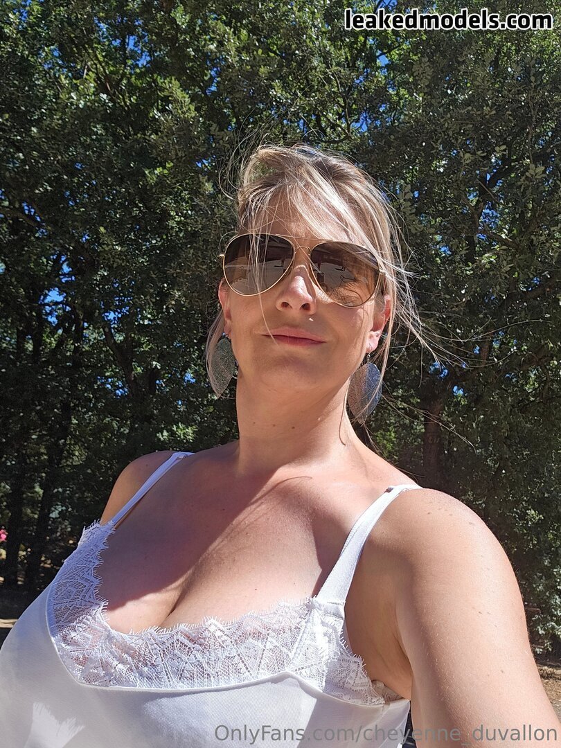 cheyenne duvallon femme blonde suisse sexy milf mature gros pas mal les bzez onlyfans 00000