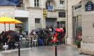 golems-covid-terrasse-deconfinement-pluie