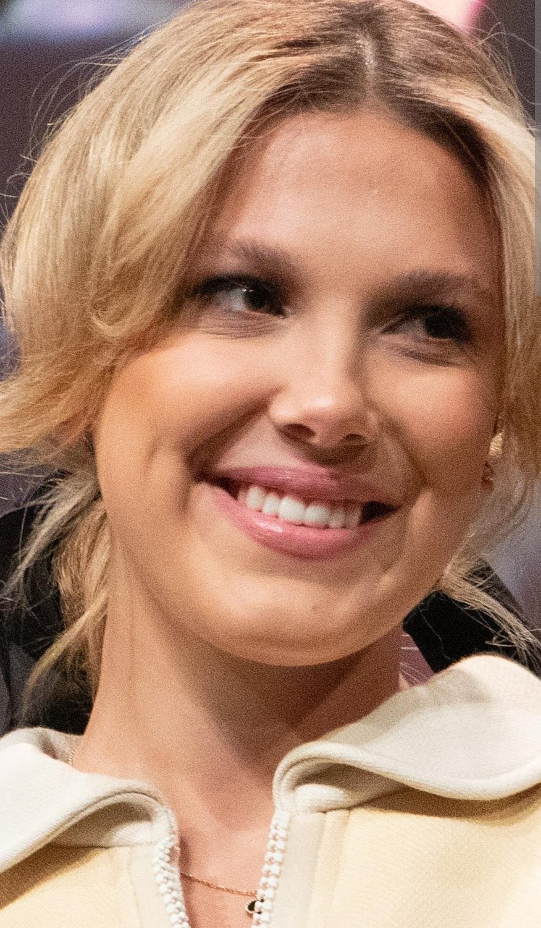 millie bobby brown milf teen wall femme meuf fille