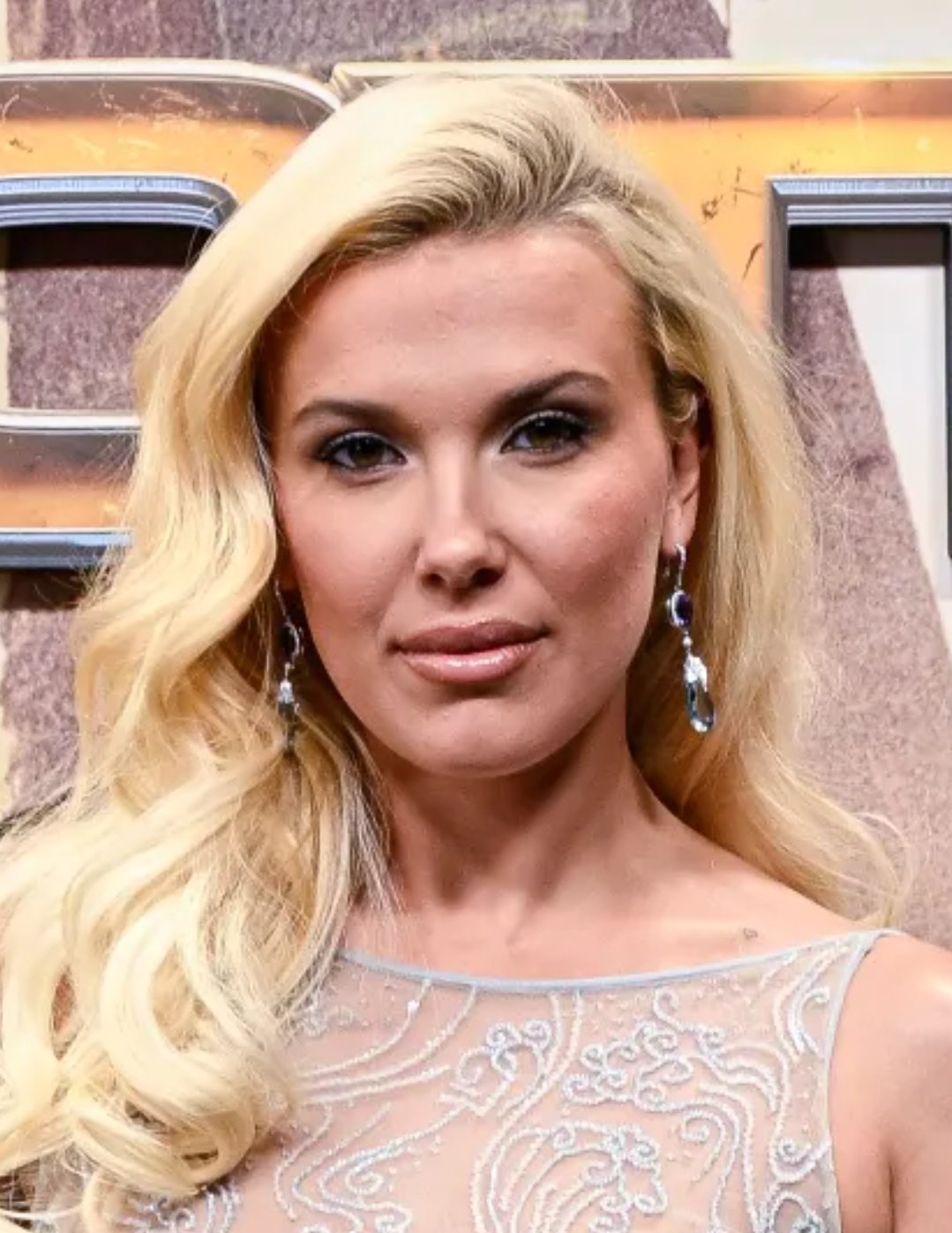 millie bobby brown milf teen wall femme meuf fille