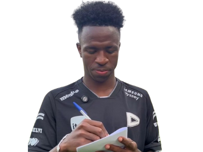 vinicius junior vini vinijr prend note notes ecrit ecrire feuille lecon etudie ecole bresil