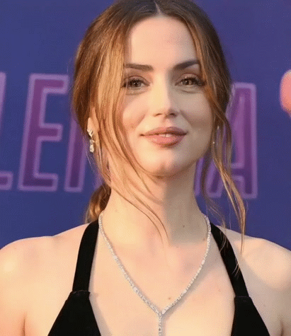 glandilus ana armas celeb model joi 2049 cubana paloma wife ballet beauty latin esp spit